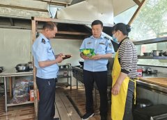 <b>向村平易近普及《中华人平易近国消费者权益保</b>
